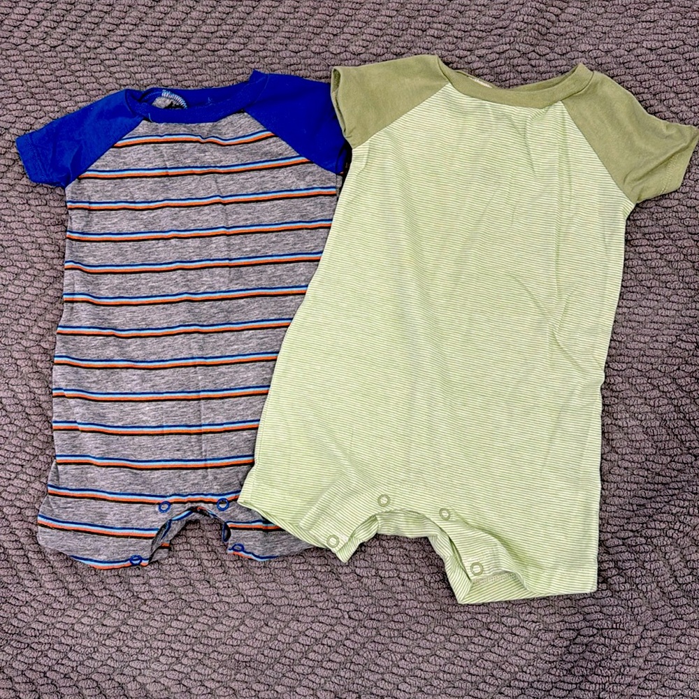 👶🏼 Okie Dokie Baby Boy Lot of 2 onesies 9mo